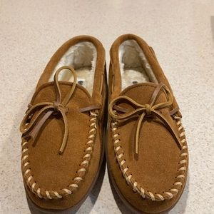 Minnetonka Hardsole Brown slip on